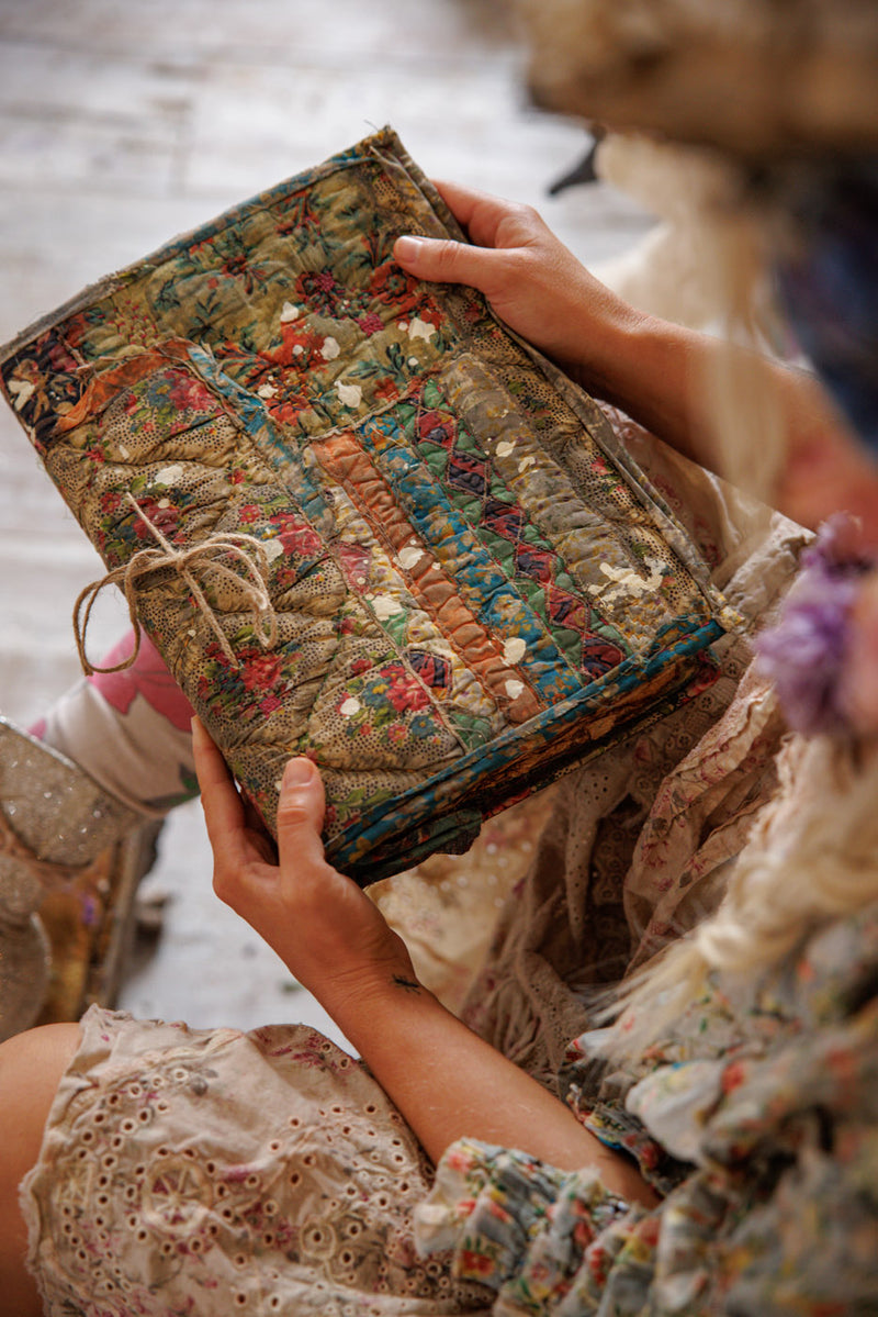 Quiltet Lappeteppe Notatbok  - Image 4