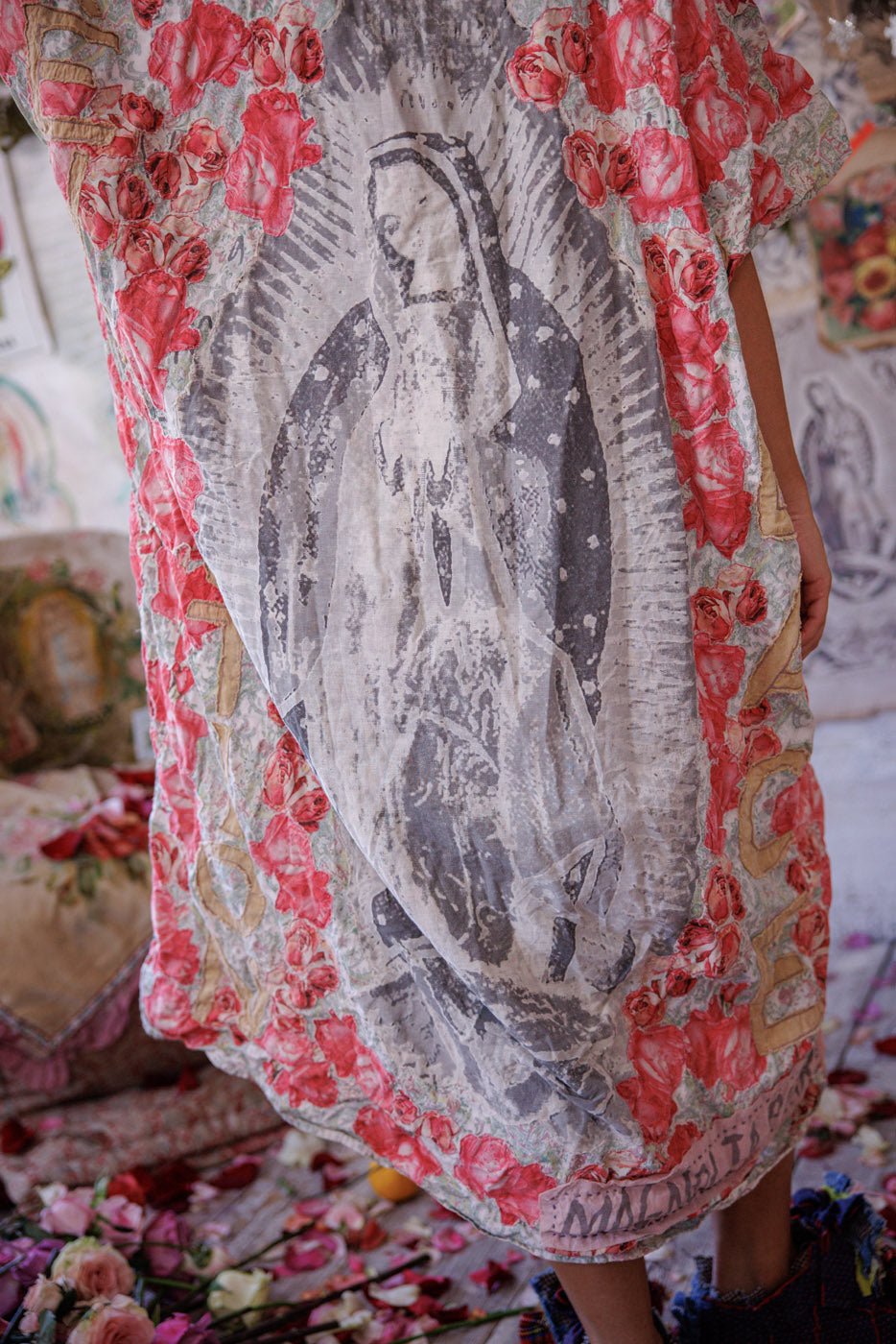 Gesù pianse Jaya Kaftan 