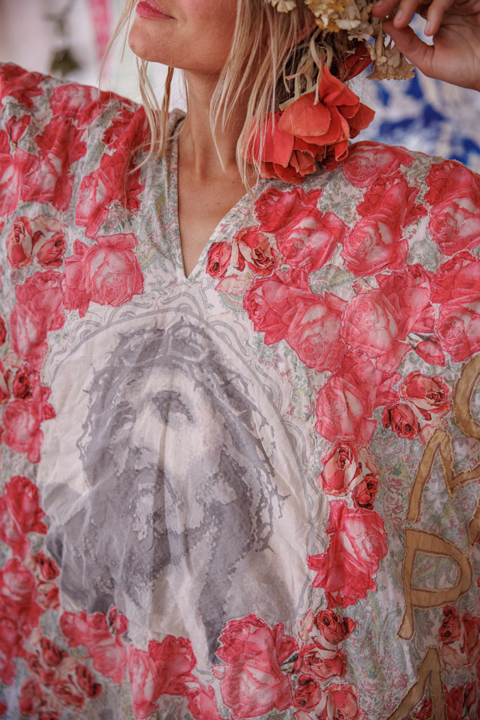 Gesù pianse Jaya Kaftan 