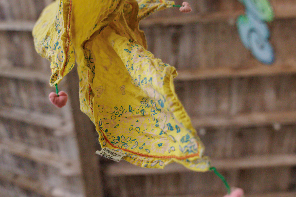 Bufanda con Borlas y Flores MP 