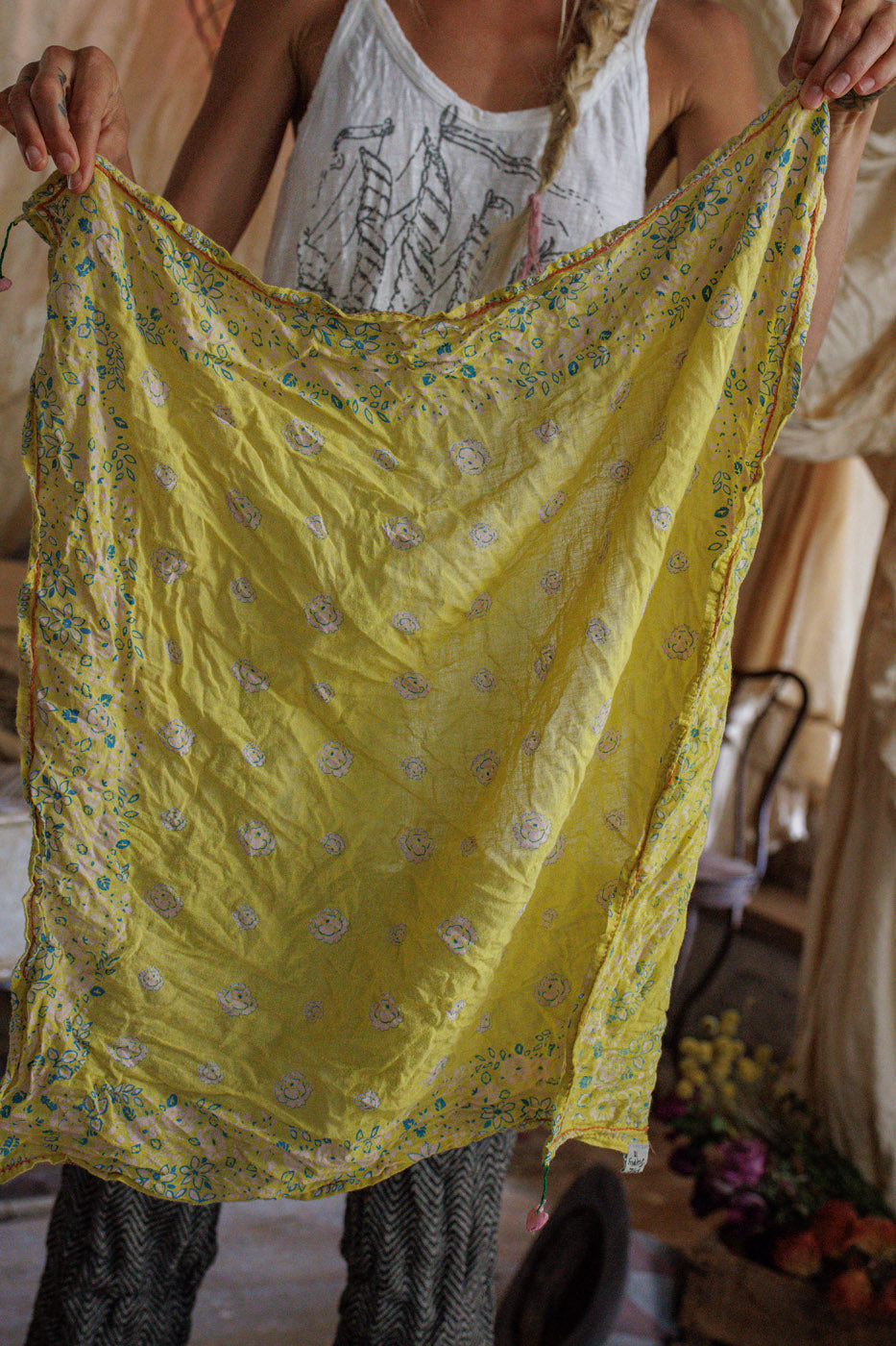 Bufanda con Borlas y Flores MP 