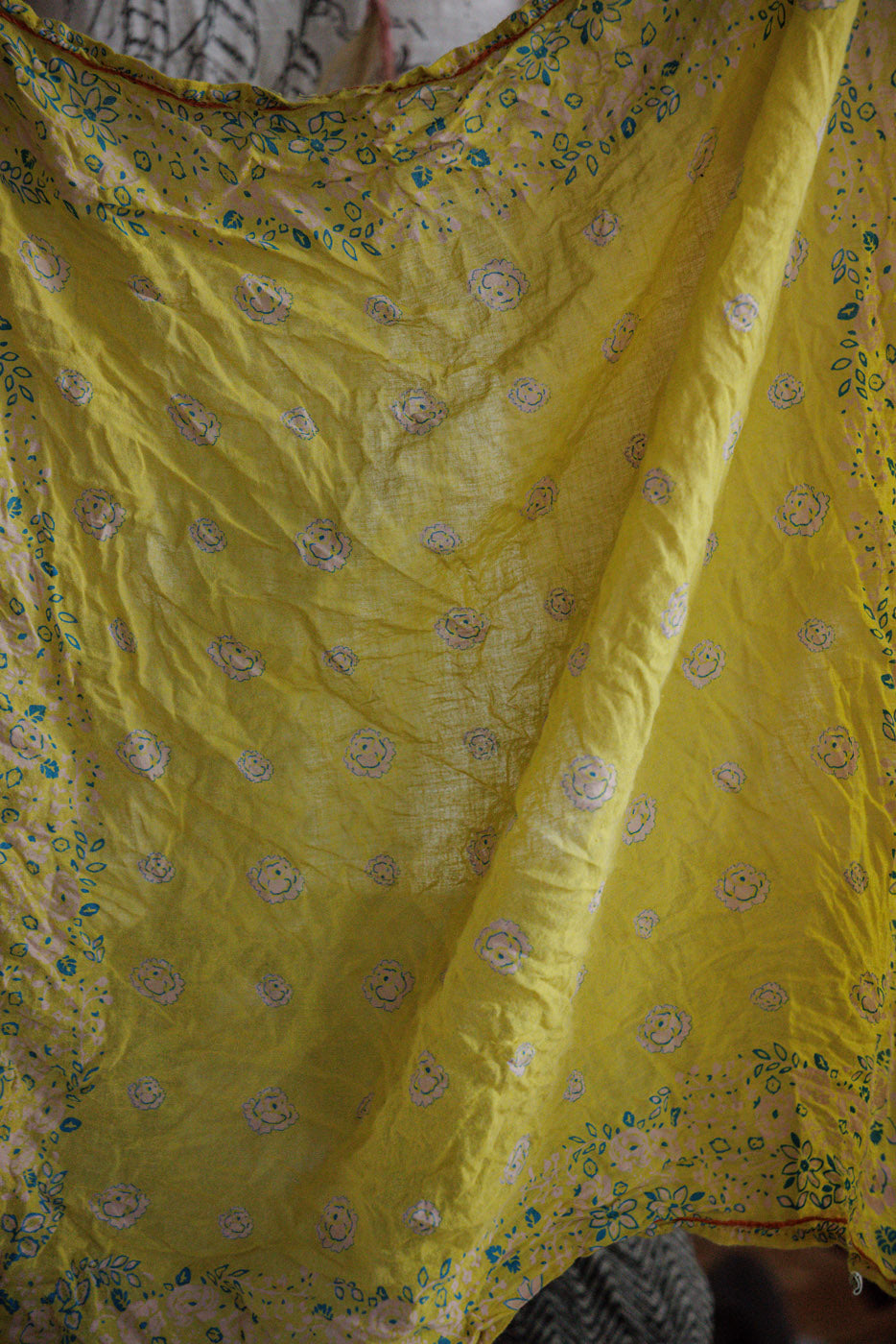 Bufanda con Borlas y Flores MP 