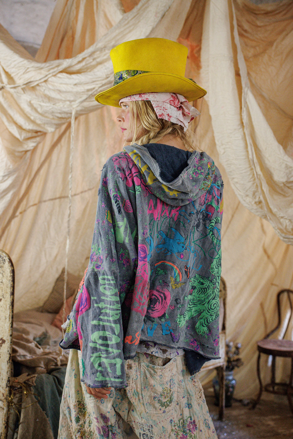 グラフィックス ラジ フーディー 