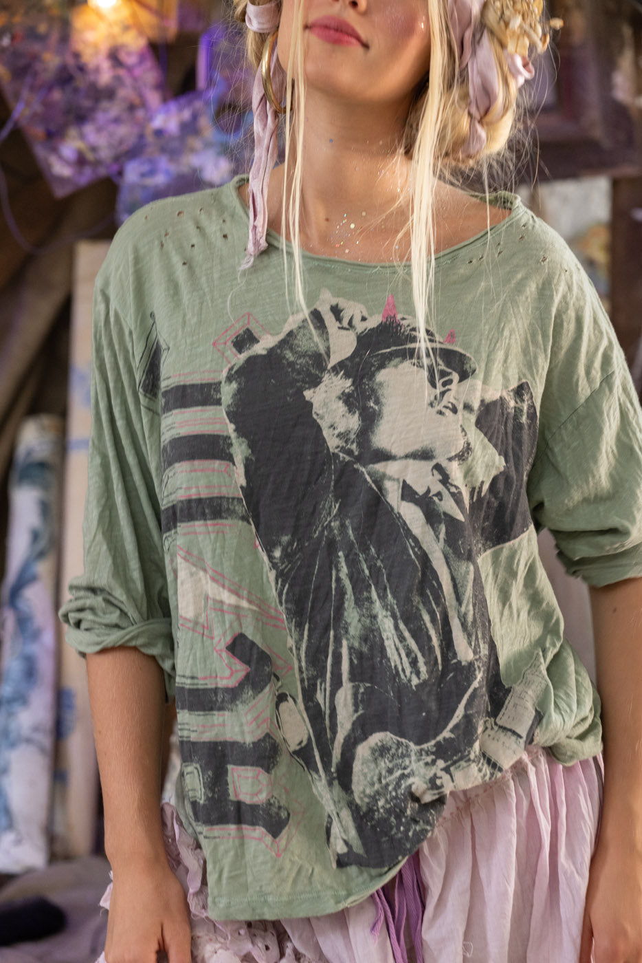Model in faded green AC/DC top – vintage rock look by Magnolia Pearl
